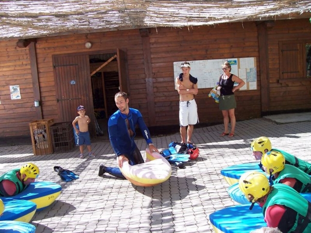 Descubrir la natación en aguas brava 